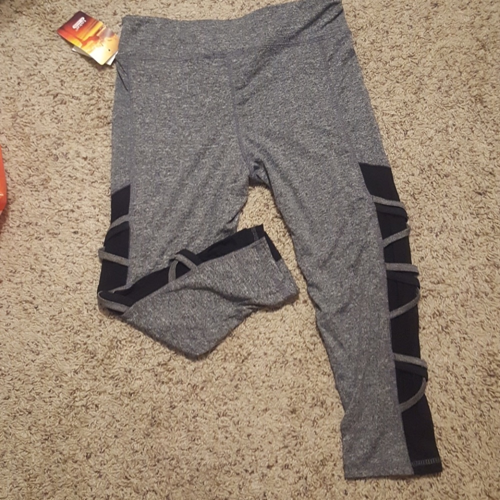 🍭 3 FOR $10 🍭 active leggings capri length